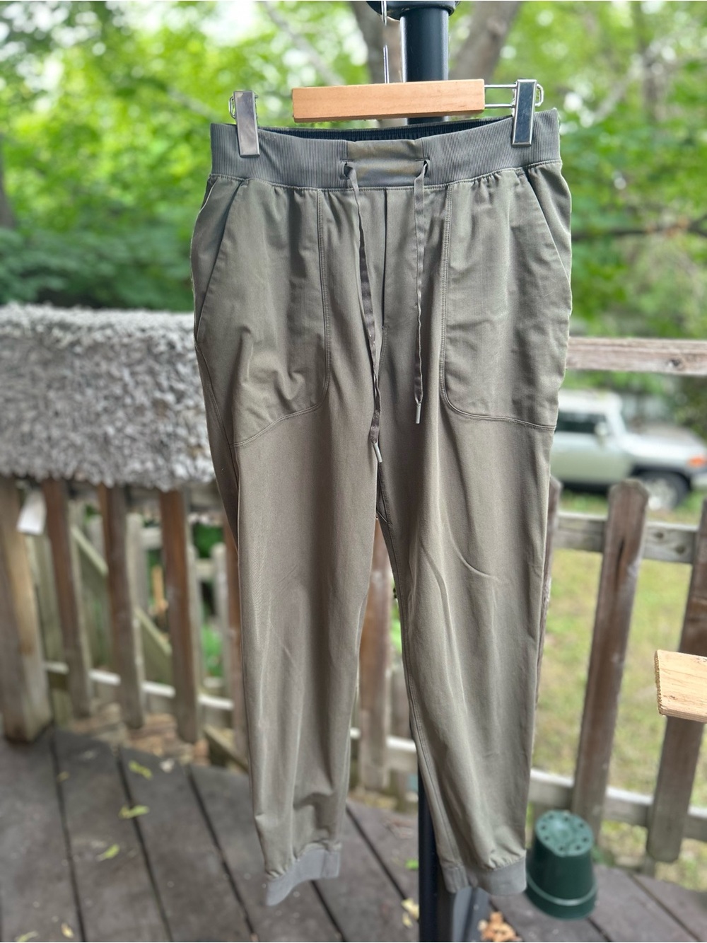 Lululemon Men's Olive Green Athletic Jogger Pants